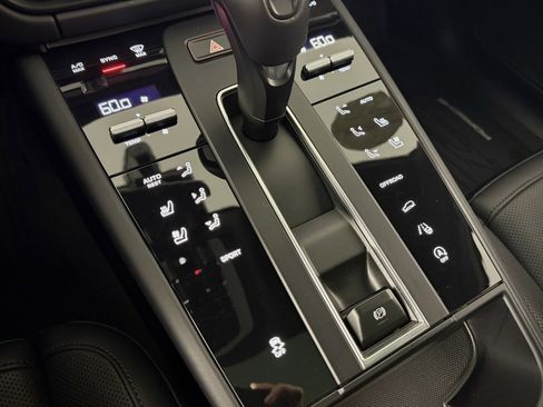 Used 2024 Porsche Macan image 27