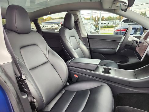 Used 2021 Tesla Model Y Long Range image 16