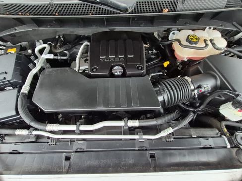 Used 2023 Chevrolet Silverado 1500 LT AWD/4WD image 18