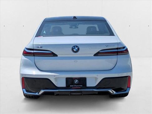 New 2025 BMW 750e xDrive 750e xDrive image 8