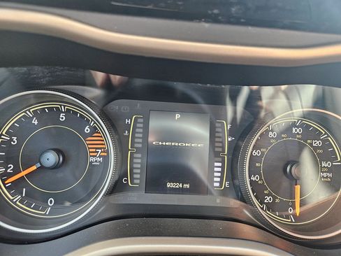 Used 2017 Jeep Cherokee Sport w/ Safety Group image 12