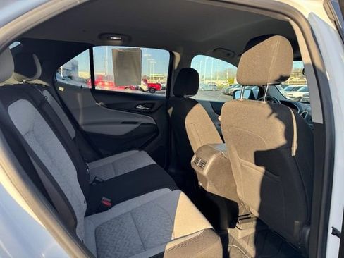 Used 2022 Chevrolet Equinox LT w/ Driver Convenience Package image 10