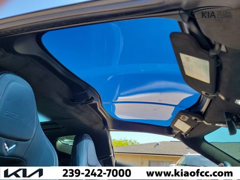 Used 2015 Chevrolet Corvette Z06 w/ 3LZ Preferred Equipment Group RWD image 11