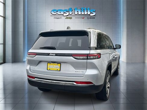 Certified 2023 Jeep Grand Cherokee Limited image 6