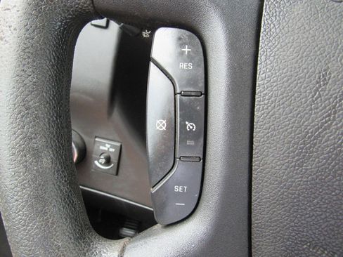 Used 2018 Chevrolet Express 2500 w/ Driver Convenience Package RWD image 33
