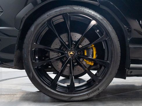 Used 2019 Lamborghini Urus AWD/4WD image 34