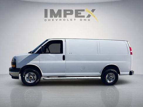 Used 2023 GMC Savana 2500 Extended w/ Driver Convenience Package RWD image 2