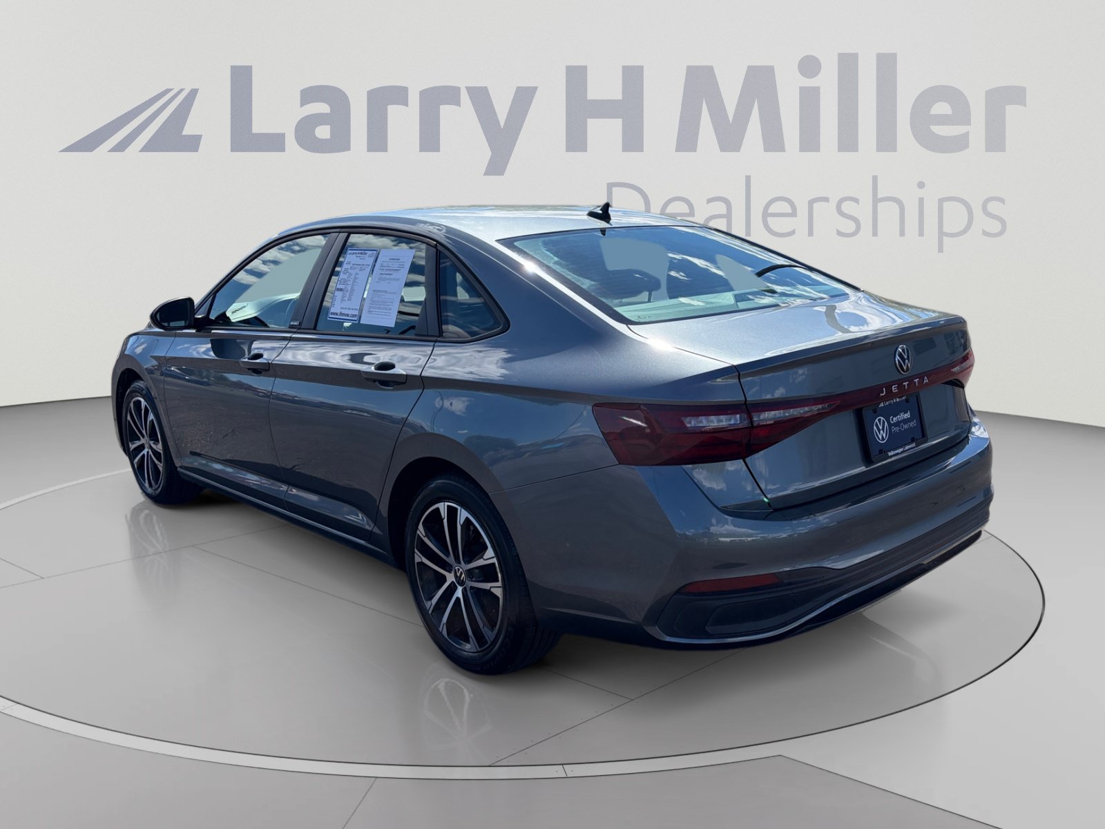 Used 2025 Volkswagen Jetta Sport FWD image 3