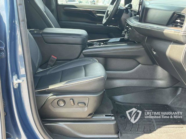 Used 2025 Chevrolet Tahoe Premier AWD/4WD image 29