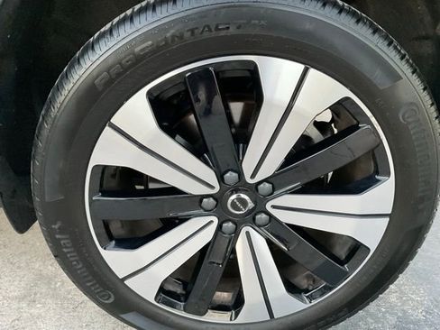 Certified 2023 Volvo C40 Recharge Core image 9