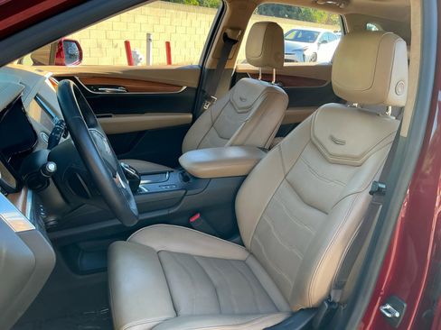 Used 2017 Cadillac XT5 Platinum w/ Driver Assist Package image 19