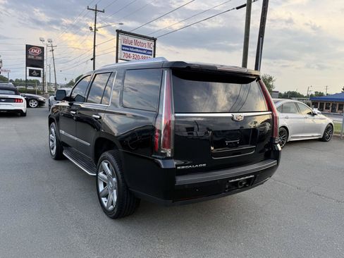 Used 2016 Cadillac Escalade Luxury AWD/4WD image 4