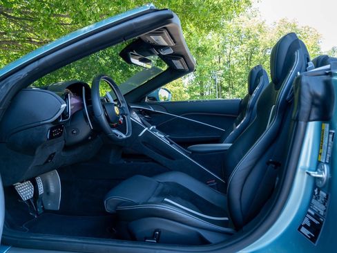 Used 2024 Ferrari Roma Spider RWD image 33
