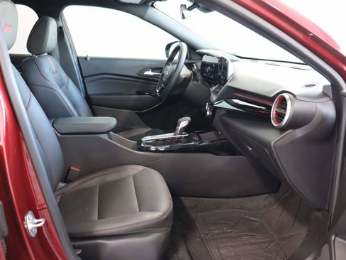 Used 2024 Chevrolet Trax RS w/ Sunroof Package FWD image 18