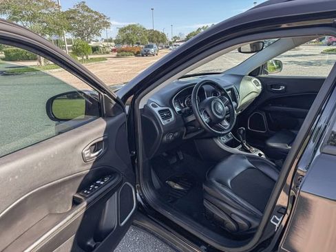 Used 2020 Jeep Compass Latitude FWD image 11