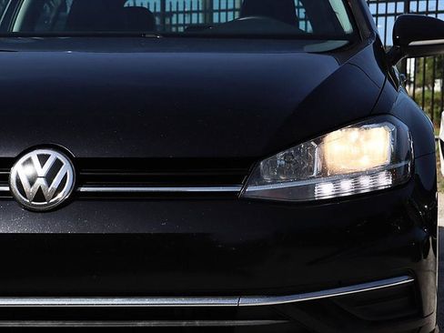 Used 2021 Volkswagen Golf 4-Door FWD image 43