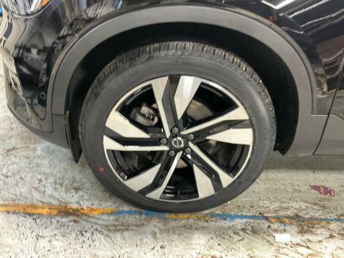 Certified 2023 Volvo XC40 B5 Plus w/ Protection Package Premier AWD/4WD image 11