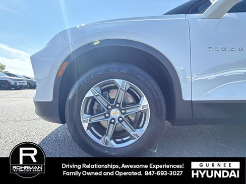 Used 2024 Chevrolet Blazer LT w/ Convenience Package FWD image 11