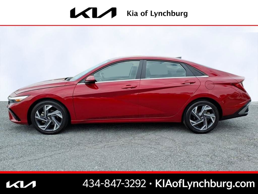 Used 2025 Hyundai Elantra SEL FWD image 7