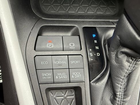 Certified 2022 Toyota RAV4 XLE Premium image 11