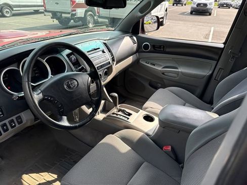 Used 2011 Toyota Tacoma 4x4 Access Cab V6 w/ TRD Off-Road Pkg image 16