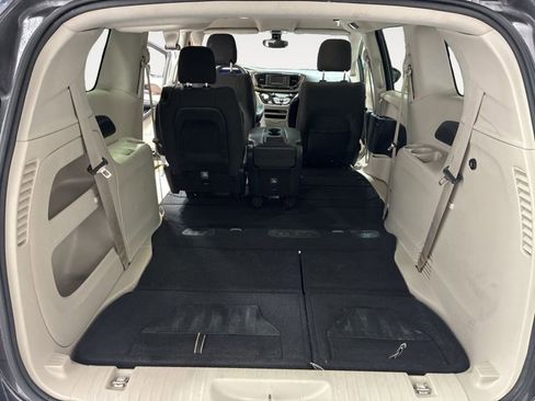 Used 2017 Chrysler Pacifica LX image 11