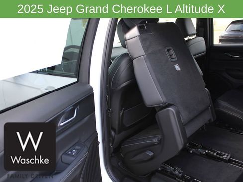 New 2025 Jeep Grand Cherokee L Altitude image 15