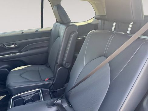 Used 2025 Toyota Grand Highlander FWD image 13