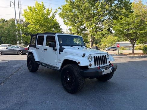 Used 2014 Jeep Wrangler Unlimited Sahara w/ Connectivity Group AWD/4WD image 11