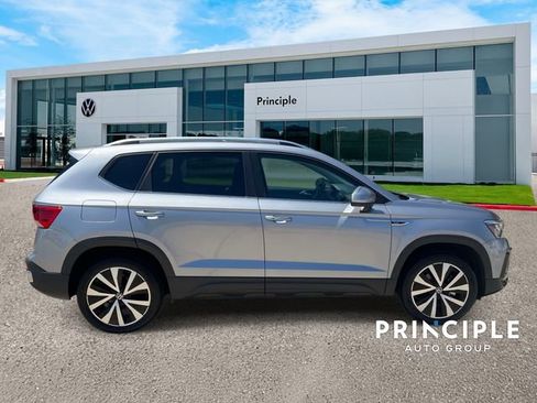 Used 2023 Volkswagen Taos SE FWD image 5