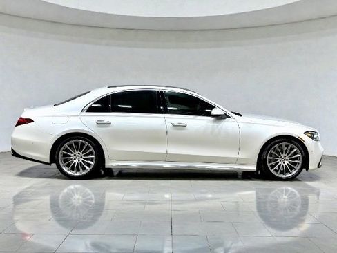 Used 2022 Mercedes-Benz S 500 4MATIC w/ AMG Line Package image 15