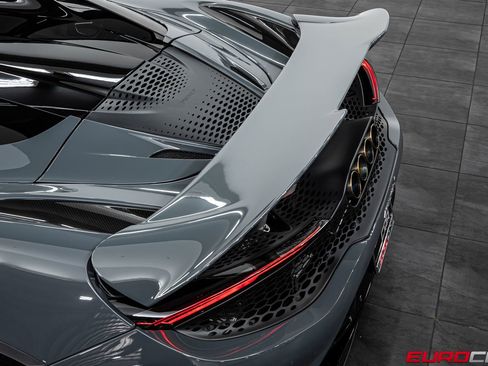 Used 2022 McLaren 765LT RWD image 24
