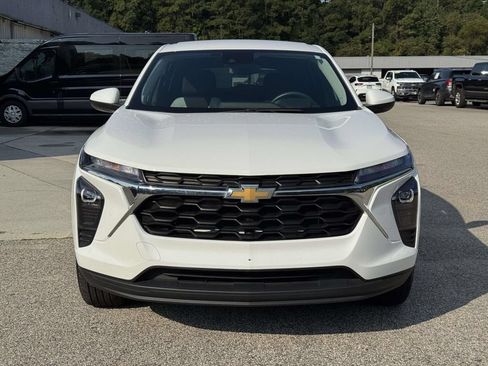 Used 2024 Chevrolet Trax LS w/ LS Convenience Package FWD image 26