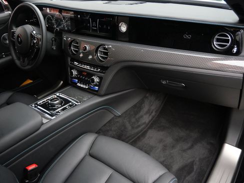 Used 2022 Rolls-Royce Ghost Black Badge image 18