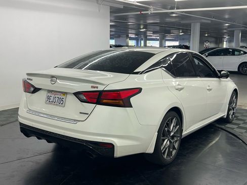 Used 2023 Nissan Altima 2.0 SR image 3