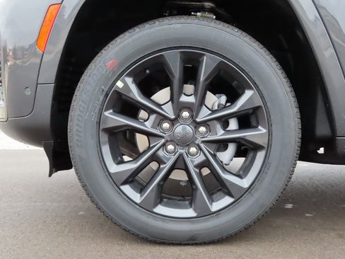 New 2026 Jeep Grand Cherokee Limited image 16