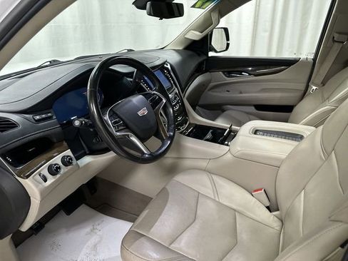 Used 2019 Cadillac Escalade ESV Luxury image 15