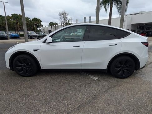 Used 2025 Tesla Model Y Long Range image 2