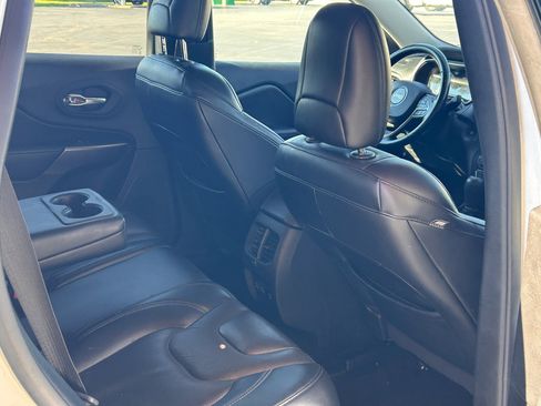 Used 2021 Jeep Cherokee Limited image 18