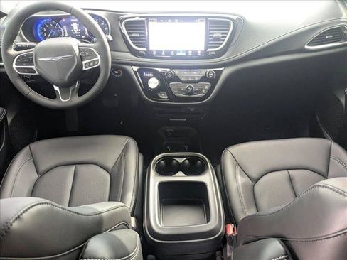 New 2026 Chrysler Pacifica Select AWD/4WD image 14