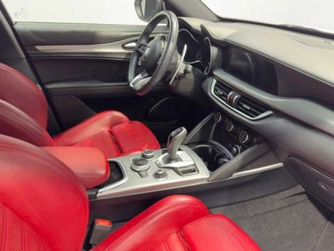 Used 2022 Alfa Romeo Stelvio Veloce AWD/4WD image 13