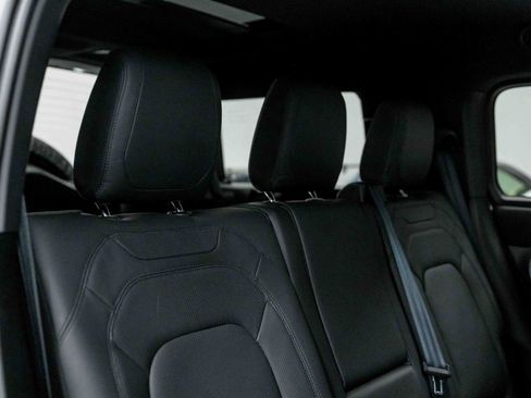 Used 2023 Land Rover Defender 130 SE image 73