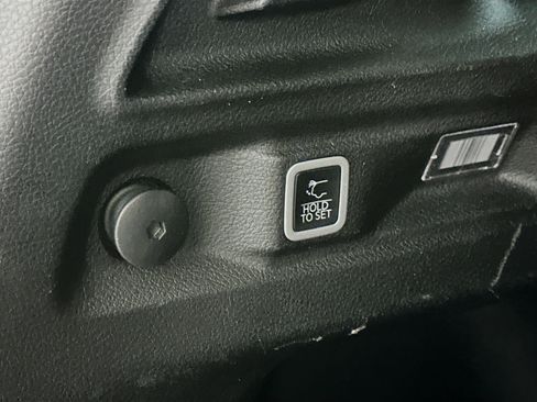 Used 2024 Jeep Grand Cherokee L Limited w/ Luxury Tech Group II image 33