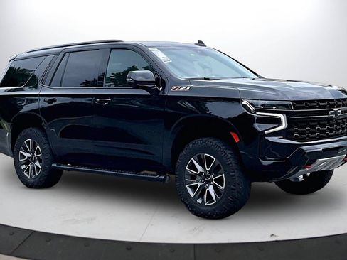 Used 2023 Chevrolet Tahoe Z71 w/ Luxury Package AWD/4WD image 2