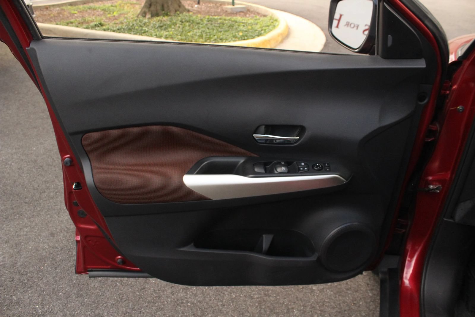 Used 2020 Nissan Kicks SR FWD image 15