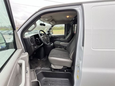Used 2024 GMC Savana 2500 w/ Driver Convenience Package image 11