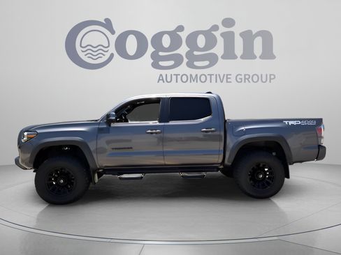 Used 2021 Toyota Tacoma TRD Off-Road w/ TRD Premium Off Road Package AWD/4WD image 2