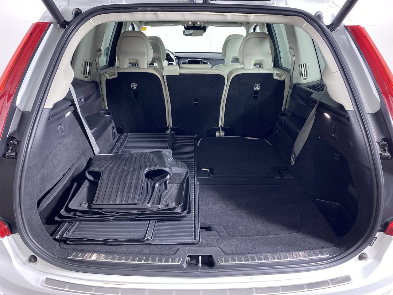 Used 2018 Volvo XC90 T6 Momentum w/ Convenience Package AWD/4WD image 15