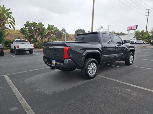 Used 2025 Toyota Tacoma SR5 image 5