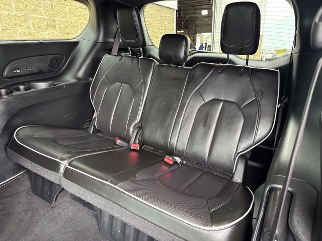 Used 2022 Chrysler Pacifica Limited w/ Uconnect Theater Family Group FWD image 17